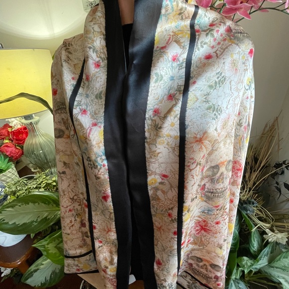 Alexander McQueen Silk wrap/Shawl. - Picture 14 of 16